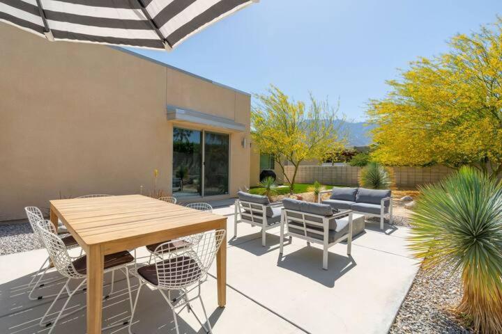 Chic Luxurious Desert Home- Private Pool Hot Tub Palm Springs Eksteriør bilde